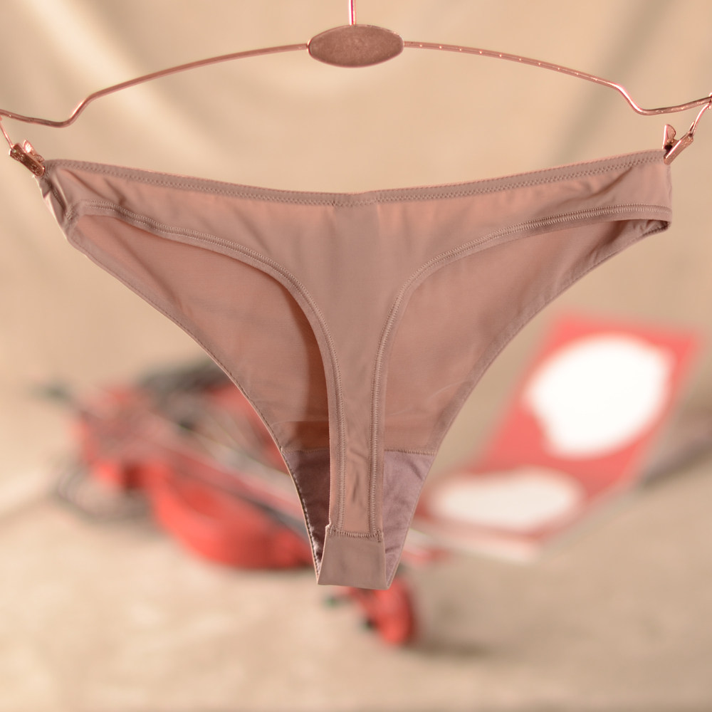 欧美名品 薄款冰丝女内裤 一片式无痕低腰丁字裤 纯色莱卡舒适t裤
