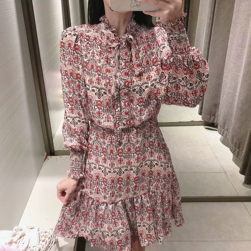 UR BM2021 Sản phẩm mới Mùa xuân Tính khí của phụ nữ Lá sen Cổ áo Lồng đèn Kiểu A Treasure Dress WH01S7AX2000 - Sản phẩm HOT