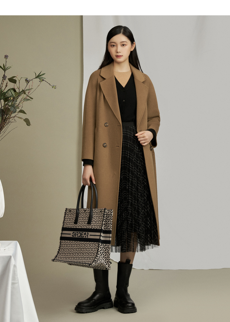 哥弟女装 长款翻领双排扣h型大衣外套a400619