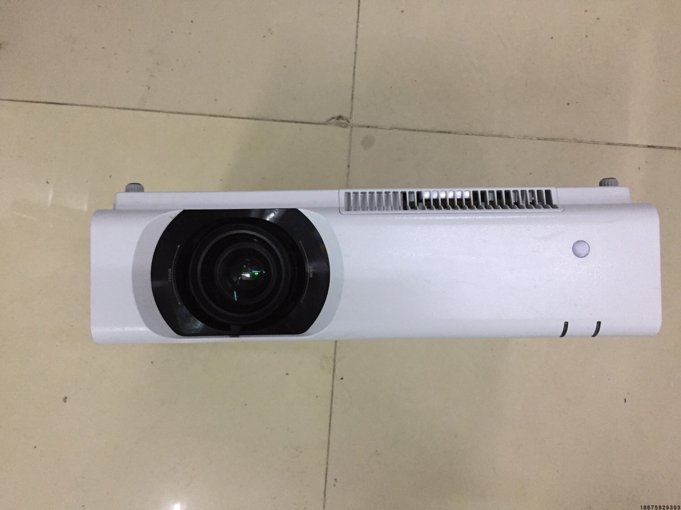 二手投影机1080p商务办公高清家用婚庆投影仪5000流明索尼ch370_7折