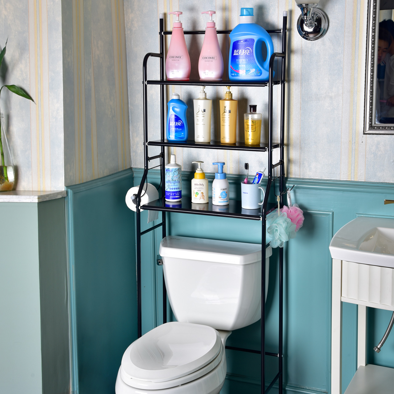 厕所因为空间有限,所以要合理利用空间,在墙角安装一个这样的置物架