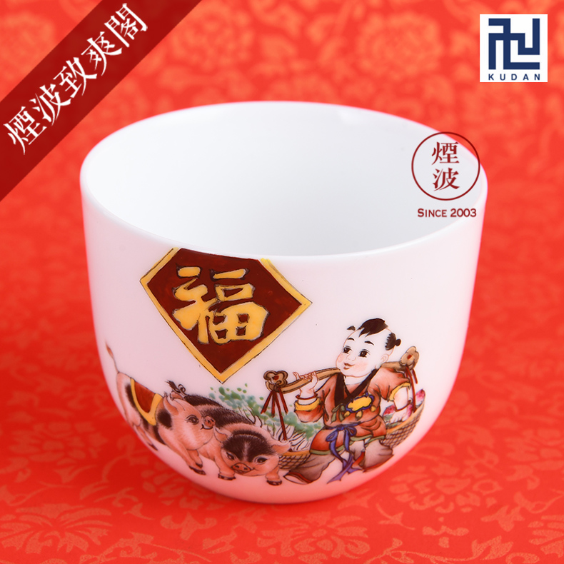 Those nine calcinations hand - made famille rose porcelain jingdezhen experienced painters fortune to meet the auspicious year of the pig chicken cylinder cup