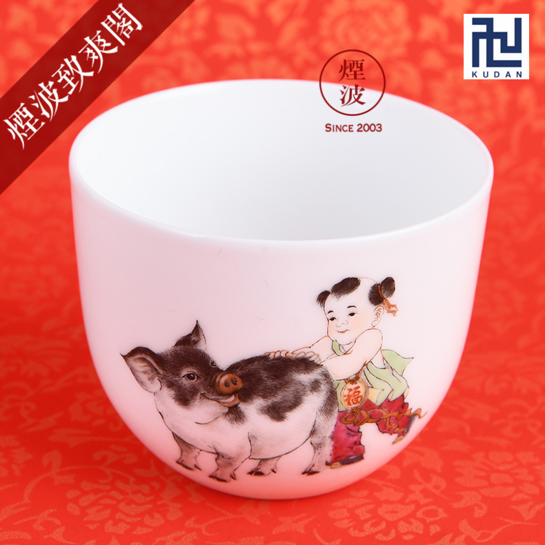 Those nine calcinations hand - made famille rose porcelain jingdezhen experienced painters lam, the first year of the pig chicken cylinder cup