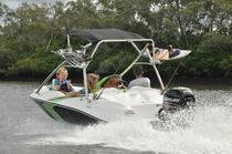 Luxury small yacht Speedboat high speed boat fishing boat fishing boat can be equipped with off-board machine