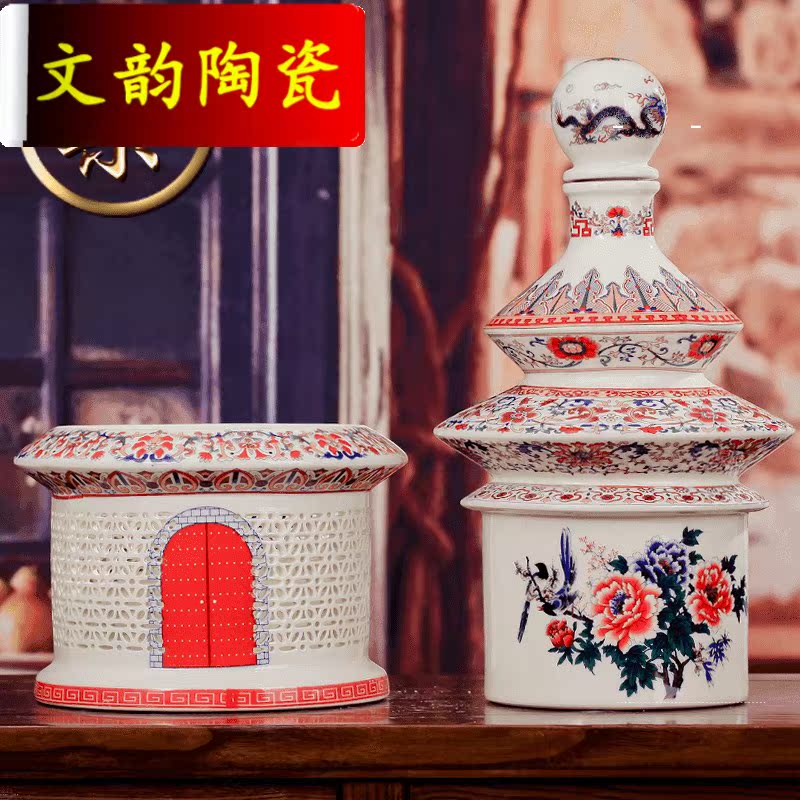 An empty bottle 5 jins of jingdezhen ceramics creative arts sealed jars of household liquor pot of 5 jins of hollow out of the temple of heaven in C