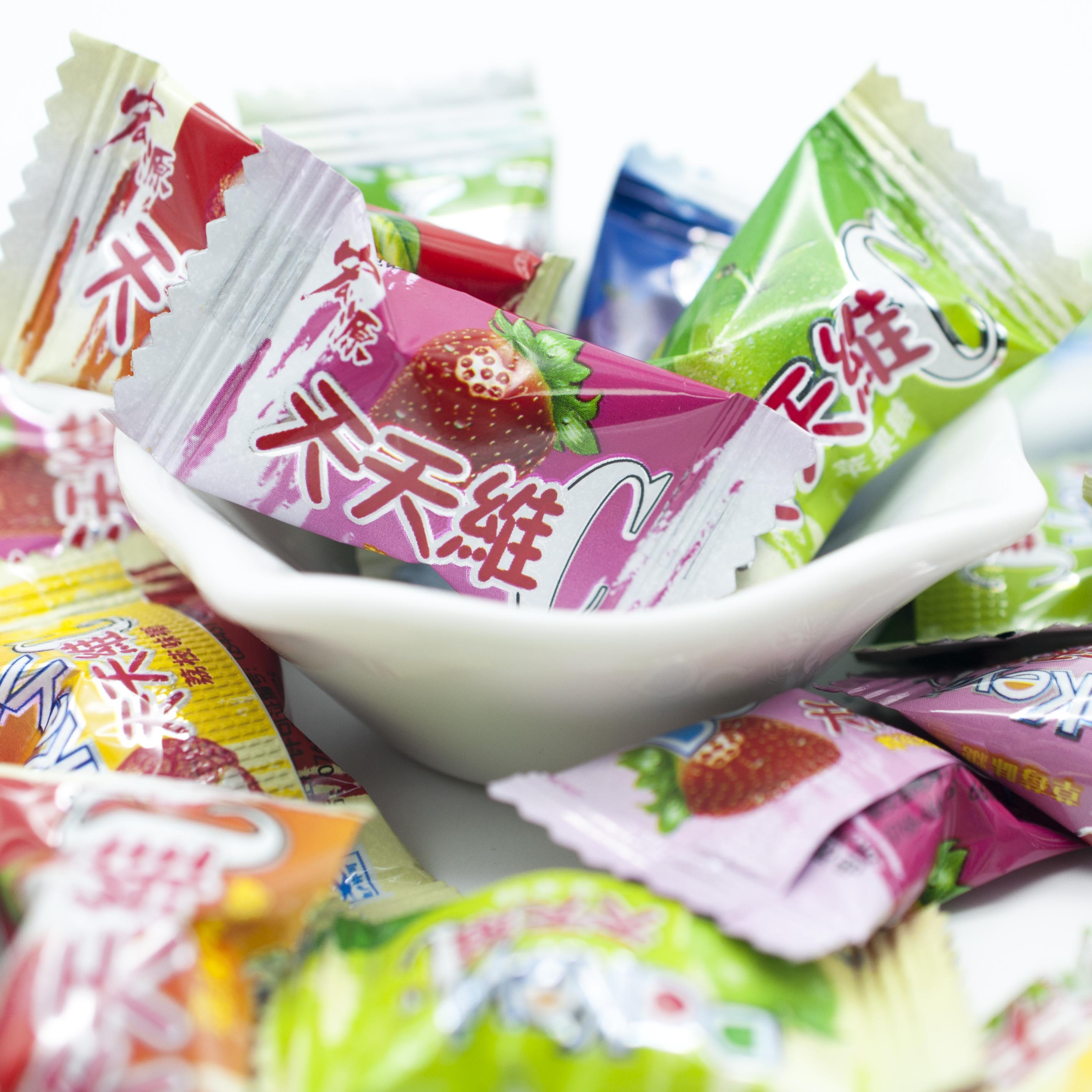 宏源水果味天天维c糖果菠萝苹果荔枝草莓葡萄味喜糖500克一斤包邮