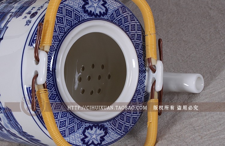 Jingdezhen blue and white ipads China super cool tea pot teapot ceramic teapot hotel teahouse household girder teapot