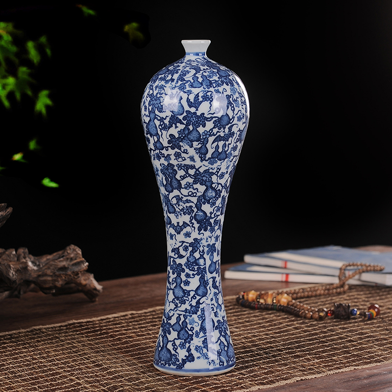 Blue and white porcelain of jingdezhen ceramics flower wine bottle of flower, flower implement fashionable household decoration handicraft furnishing articles in the living room