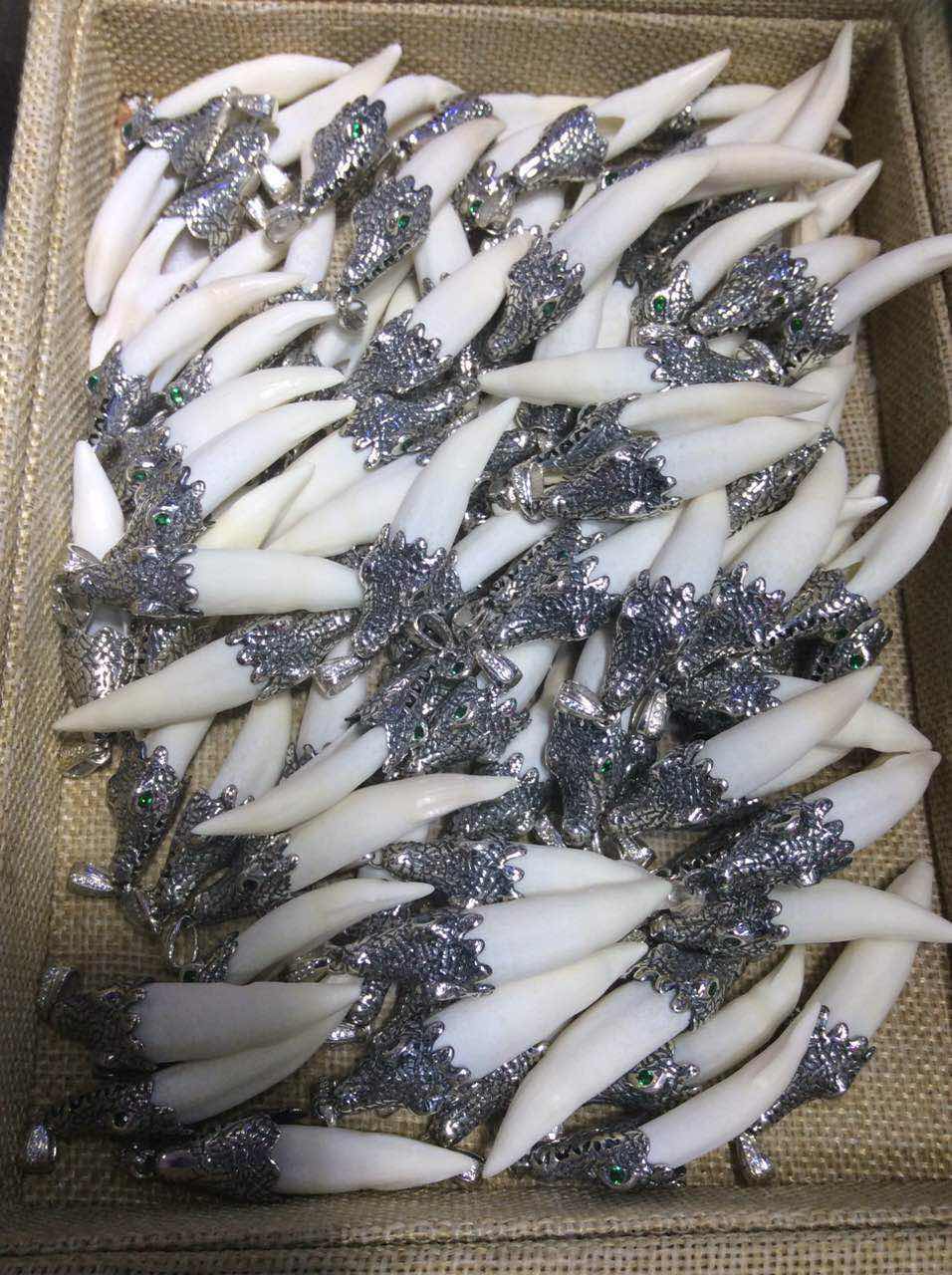 正品纯银鳄鱼牙挂件925纯银镶鳄鱼牙项链男女通用银饰品特价包邮