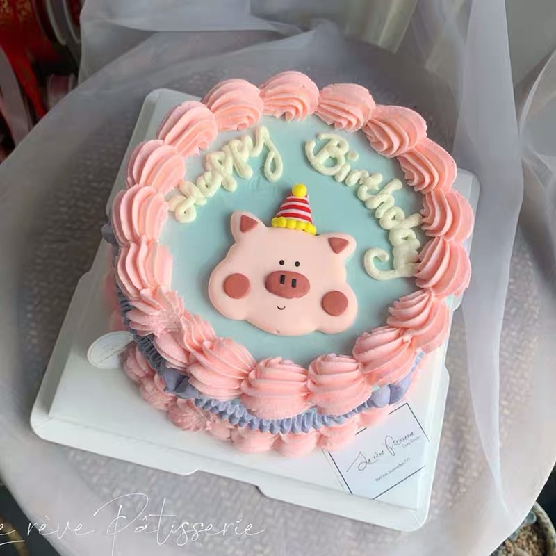 网红烘焙生日蛋糕装饰可爱软陶小猪生肖猪摆件快乐帽子猪甜品台