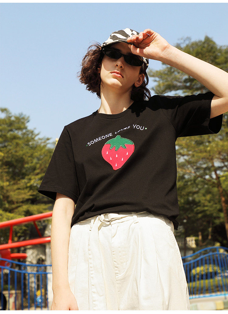 初语草莓t恤短袖女白色打底衫学生宽松百搭新款宽松圆领清新t恤 - 初