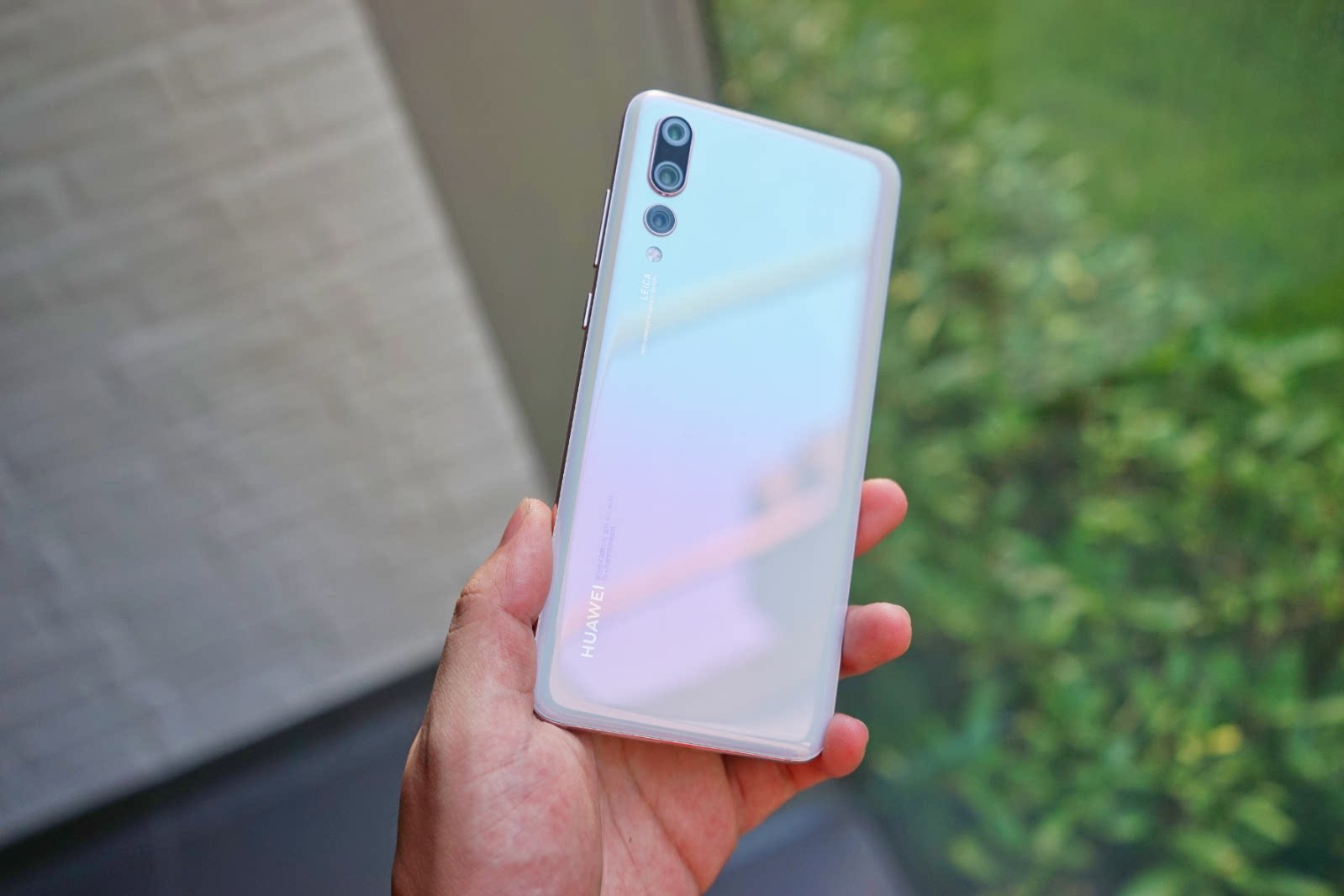 演绎渐变新前卫,华为p20新配色开售!