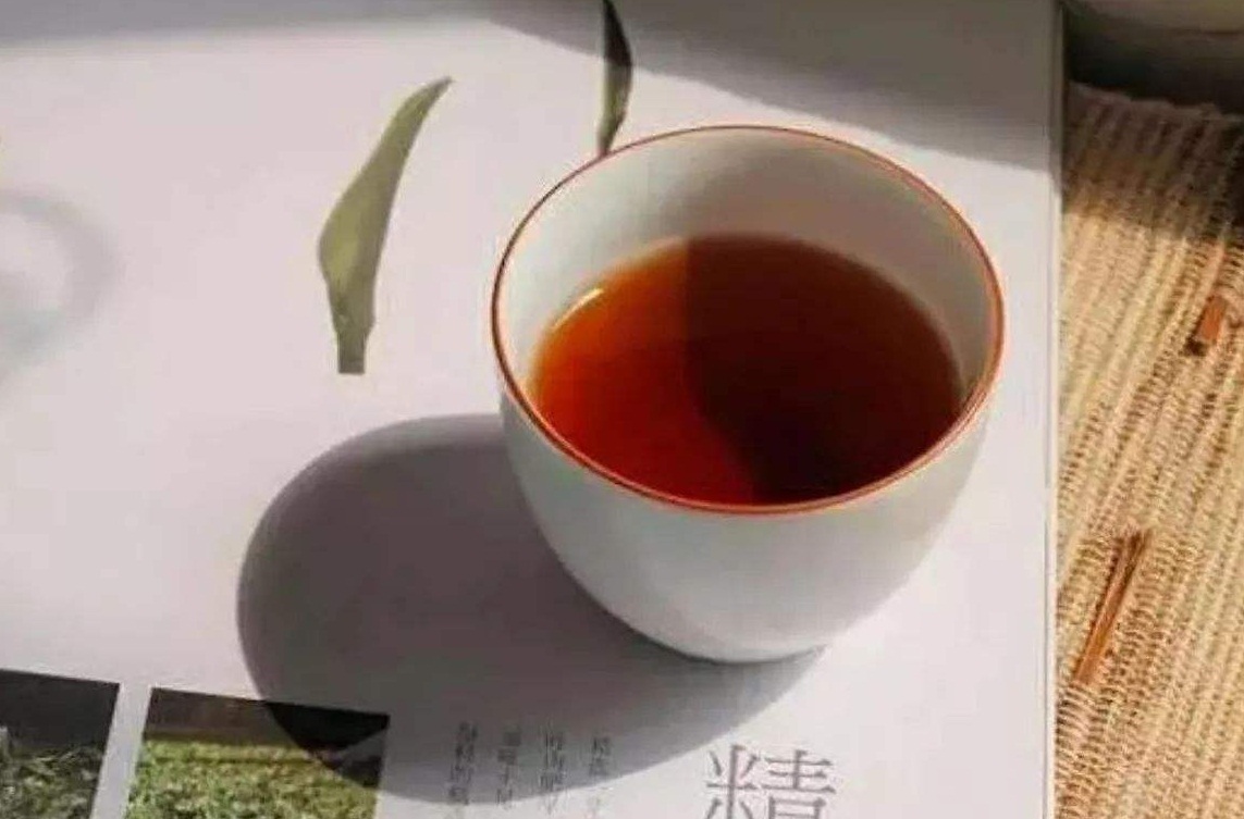 爱打扮(www.idaban.cn)，茶叶鉴别：茶叶好不好，入水见分晓！44
