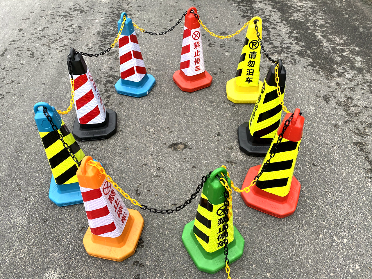 *反光三角锥安全交通路障柱地锥形雪糕桶筒隔离墩专用路锥停车位