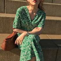 2021 summer new French vintage niche green floral dress V-neck high waist waist slim temperament long skirt