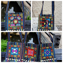 Yunnan ethnic wind bag with single shoulder inclined cross zipper bag flow Su Bau Tub embroidered flower bag Tourism Commemorates Dance Package