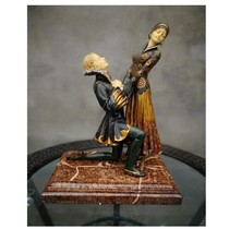 (Veronieu-style crafts) Art figures Resin Painted Pendulum Pieces-Gentlemens single leg kneeling courtside courtside