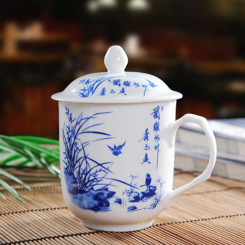 Jingdezhen ceramic cups office cup cup and cup with personal cup cup with a cover on it
