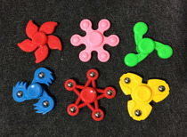 Creative fun fingertip gyro bearing decompression gyro childrens toy gift square hot sale High speed rotating top