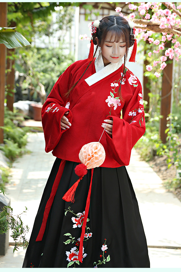 81001实拍汉服女装袄裙芙蓉花刺绣花红色呢子上衣外套襦裙非古装 - 17