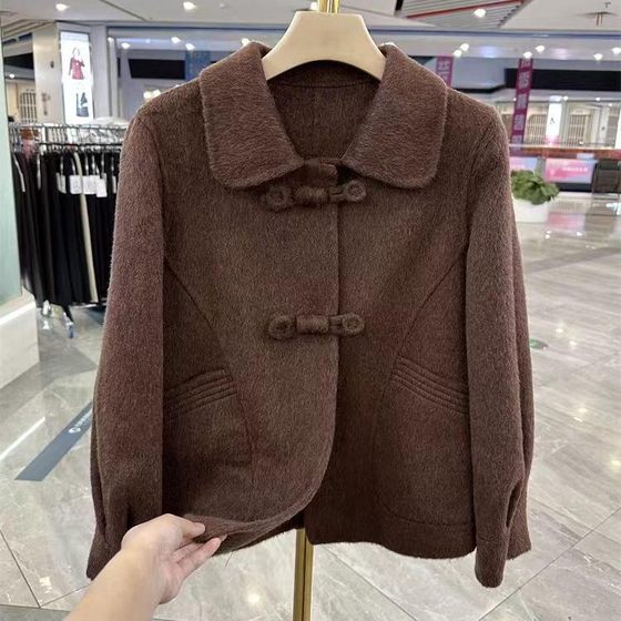 Middle-aged woolen coat for women short 2025 new large size loose small fat mother spring and autumn woolen coat
Middle-aged woolen coat for women short 2025 new large size loose small fat mother spring and autumn woolen coat