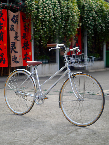Daydaybike 경사 빔 24 인치 바퀴 레트로 일본 자전거 남성 및 여성의 경량 도시 교통 통근 통근자 바구니 Daydaybike 경사 빔 24 인치 바퀴 레트로 일본 자전거 남성 및 여성의 경량 도시 교통 통근 통근자 바구니