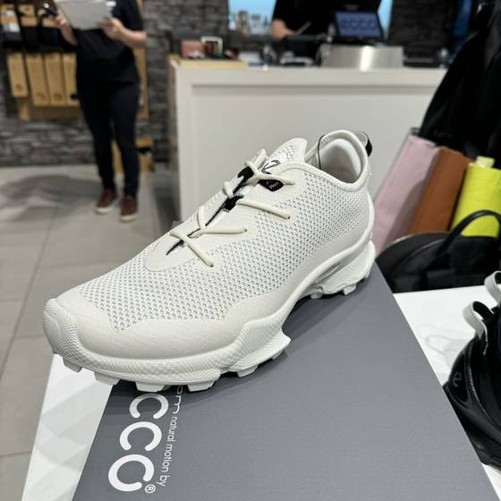 ECCO men's shoes new outdoor mesh cushioning wear-resistant trail running shoes Jianzhu BIOMC Track 803234
ECCO men's shoes new outdoor mesh cushioning wear-resistant trail running shoes Jianzhu BIOMC Track 803234