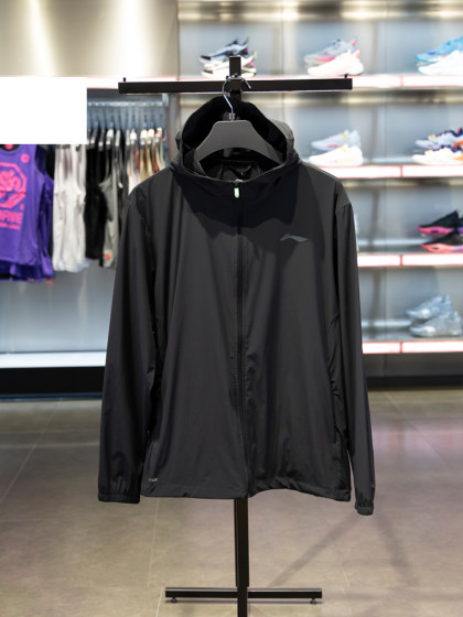 Li Ning Sports Windbreaker 남자 2024 여름 새로운 스타일의 조명 및 빠른 건조 아이스 페이닝 편안한 선 스크린 AFDU163 Li Ning Sports Windbreaker 남자 2024 여름 새로운 스타일의 조명 및 빠른 건조 아이스 페이닝 편안한 선 스크린 AFDU163