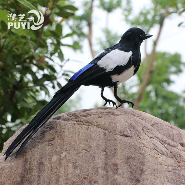 Simulation magpie feather ornaments handicrafts gardening props fake birds non-living home accessories decoration selling living room Simulation magpie feather ornaments handicrafts gardening props fake birds non-living home accessories decoration selling living room