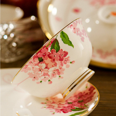 包郵 景德鎮陶瓷餐具骨瓷碗盤子碗碟碗筷組合家用碗套裝 鑲金碗盤