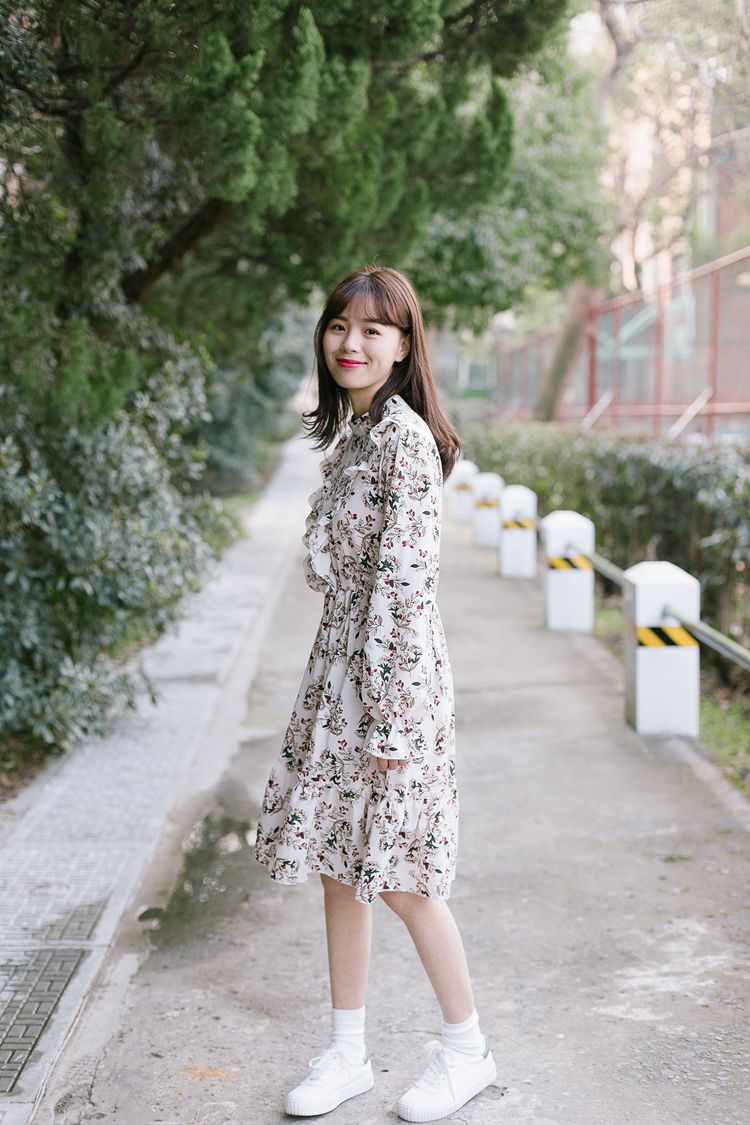 春季小清新v领复古碎花雪纺连衣裙女中长款a字长袖荷叶边裙子