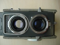 Function intact to be a Japanese double counter camera in general: Ricohmatic 44