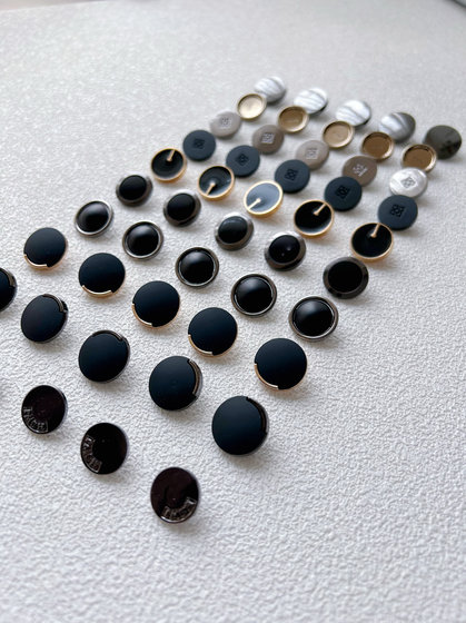 Resin buttons High quality men's business suit jacket buttons High-end shirt buttons Exquisite alloy decorative buttons
Resin buttons High quality men's business suit jacket buttons High-end shirt buttons Exquisite alloy decorative buttons