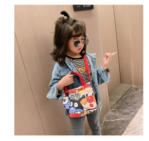 2021 new Korean children's bag personality children's shoulder bag cartoon canvas primary school students diagonal accessories bag tide