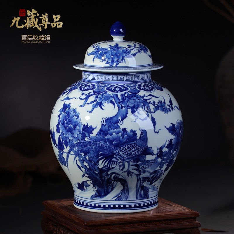 Jingdezhen ceramic vases, antique hand - made general pot cover Chinese blue and white porcelain painting of flowers and birds in the sitting room adornment is placed