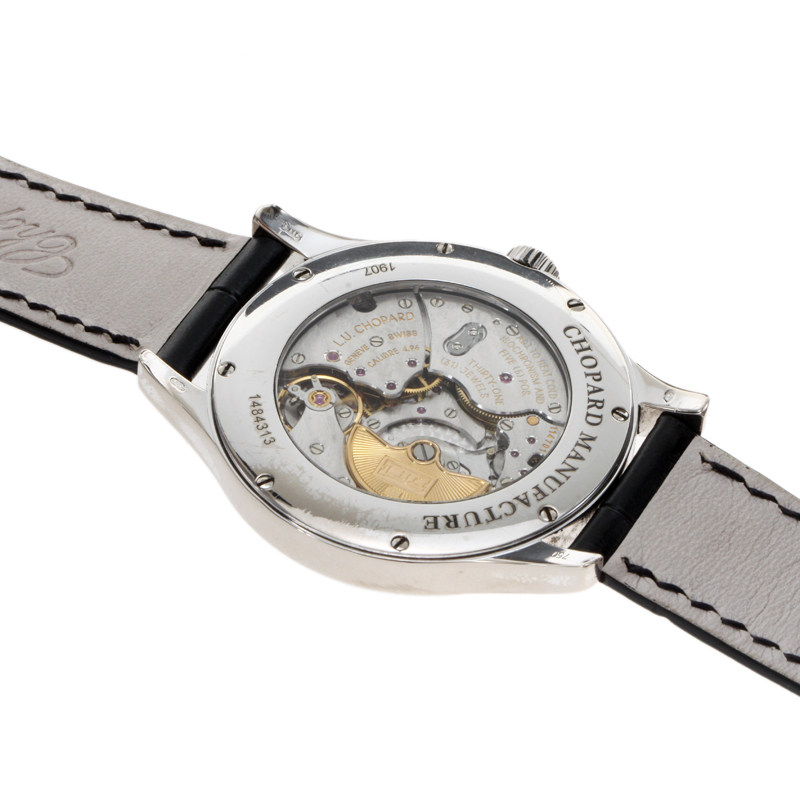 型号: 161907-1001品牌: 萧邦表壳材质: 金属品牌产地: 国外防水深度