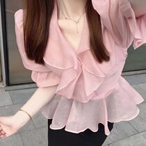 Small Fragrant Breeze Pink Bubble Cuff Shirt Woman Summer 2022 New style Loose Lotus Leaf Side V Collar Snow-spinning Blouse