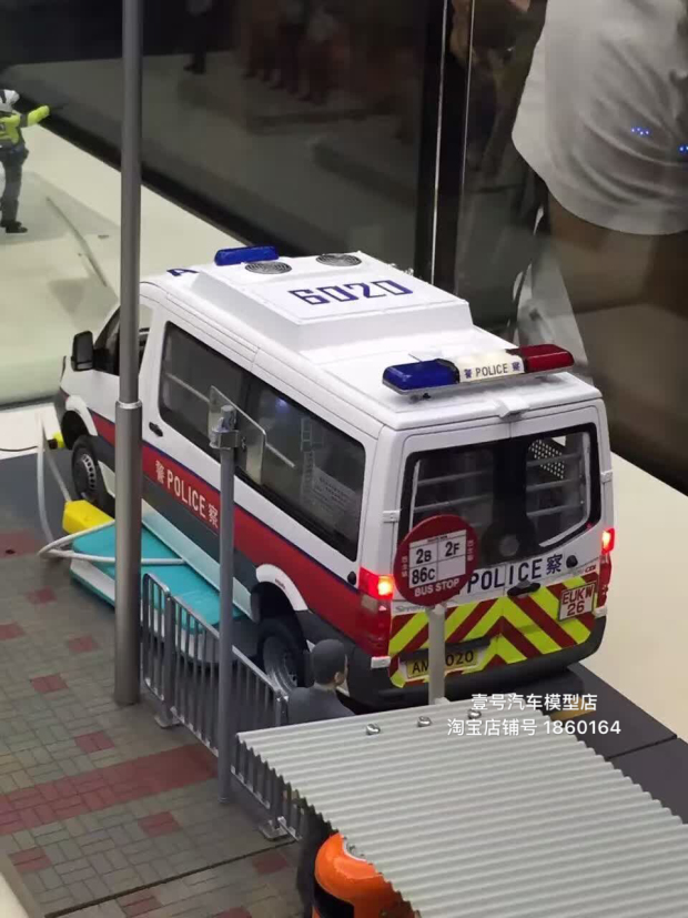 1:18 tiny 奔驰斯宾特 香港警车 冲锋车 hkp 带声光系统