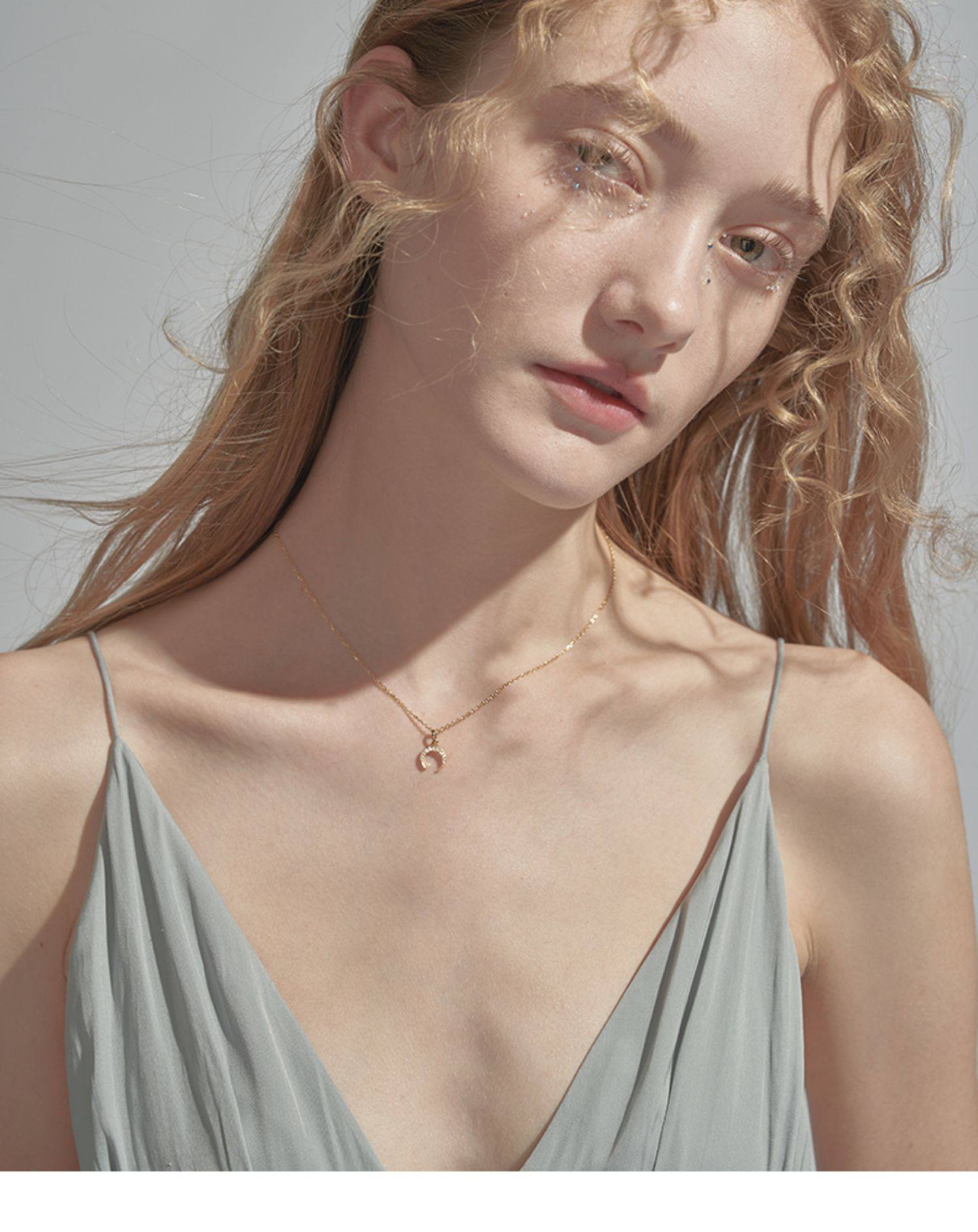 terra月牙月亮项链女通勤百搭小众设计感ins网红简约14k金锁骨链