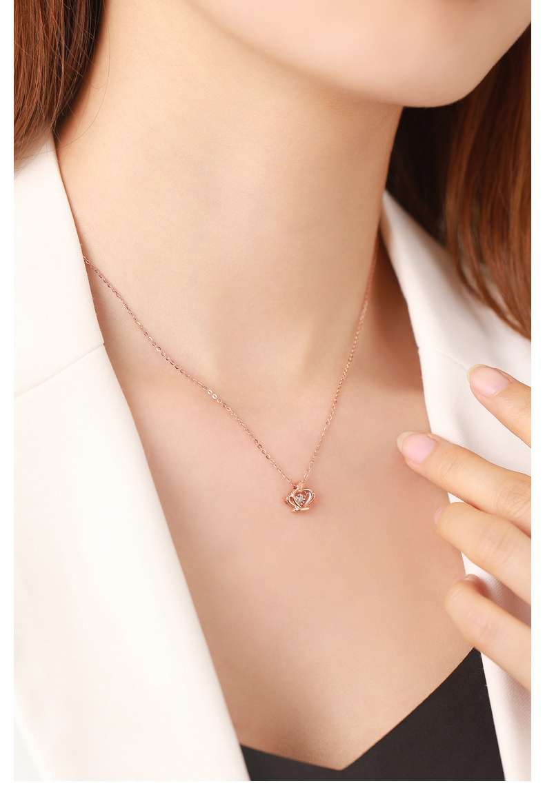 佐卡伊18k金钻石吊坠 加冕皇冠18k金项链彩金项链au750女士珠宝