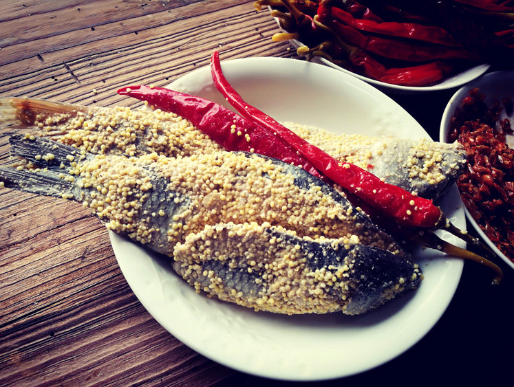 湖南特产糯米稻花鱼 舌尖上的中国孕妇开胃 农家腌鱼小米苗家酸鱼