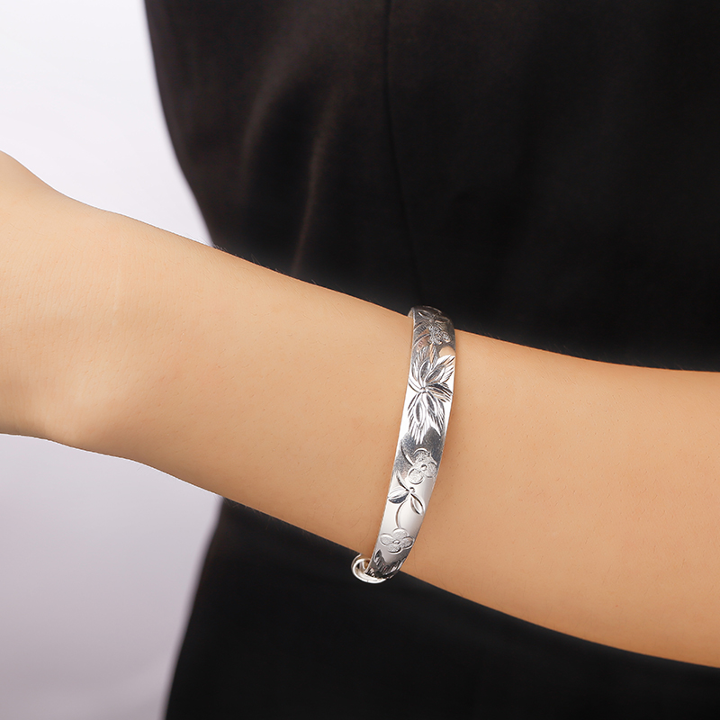 silver age blooming flowers S999 solid pure temperament of fine silver hand bracelet accessories to send the elderly mother mother