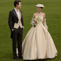 Movie House Themed Fashion Photo Wedding Dresses Wedding couples Lilly Costume Sen Exterior View Fluffy Dress Street Photography Costume photo clothes