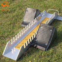 Starter thickened and reinforced aluminum alloy runner plastic sand adjustable track and field competition