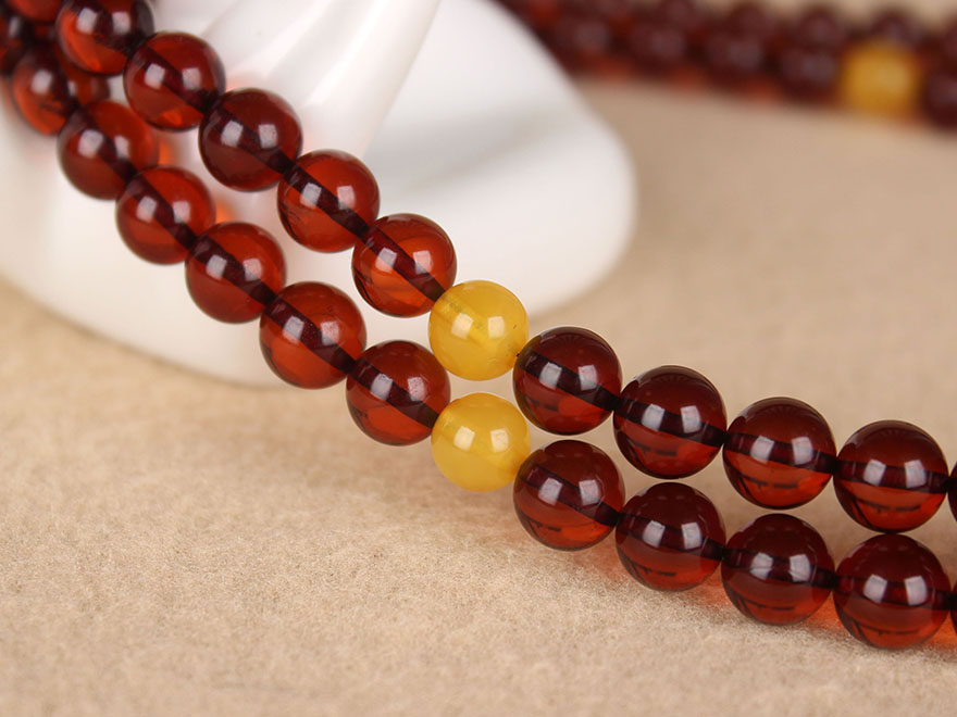 精品净水血珀108佛珠隔珠蜜蜡29.46克7.9mm