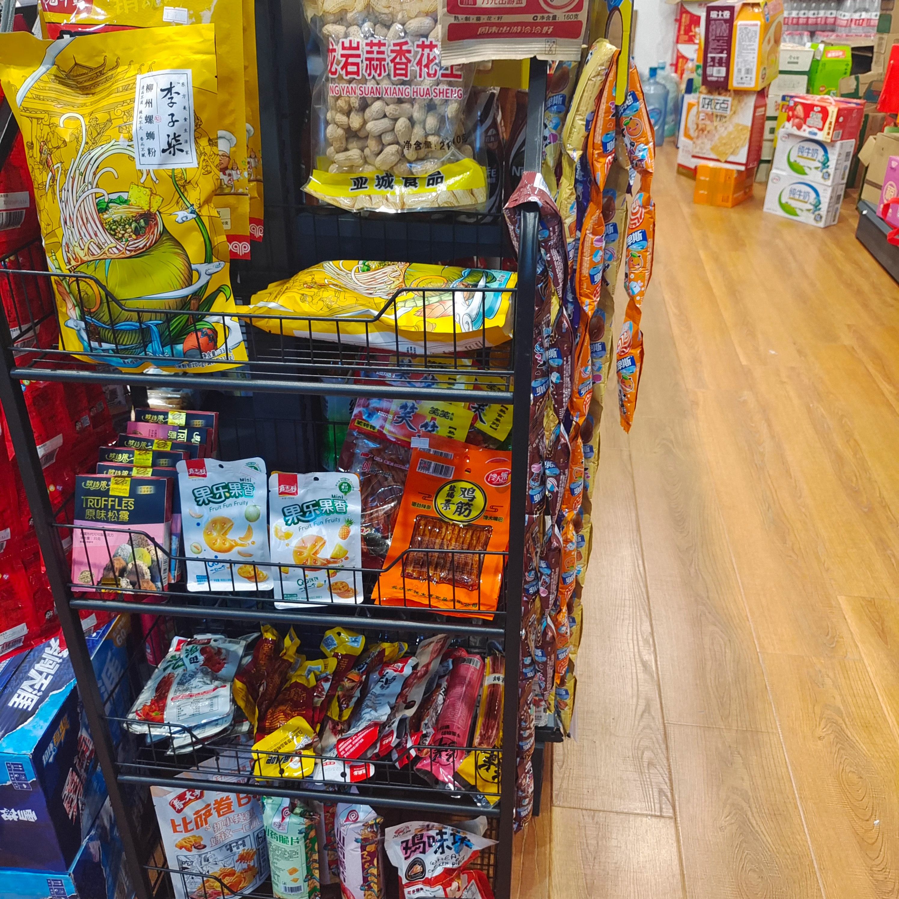超市零食货架便利店收银台多层置物架子网红饮料小食品玩具展示架