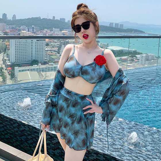 Pure desire style large size fat mm three-piece vacation bikini sexy split long sleeve blouse covering flesh to make you look slim swimsuit women
Pure desire style large size fat mm three-piece vacation bikini sexy split long sleeve blouse covering flesh to make you look slim swimsuit women