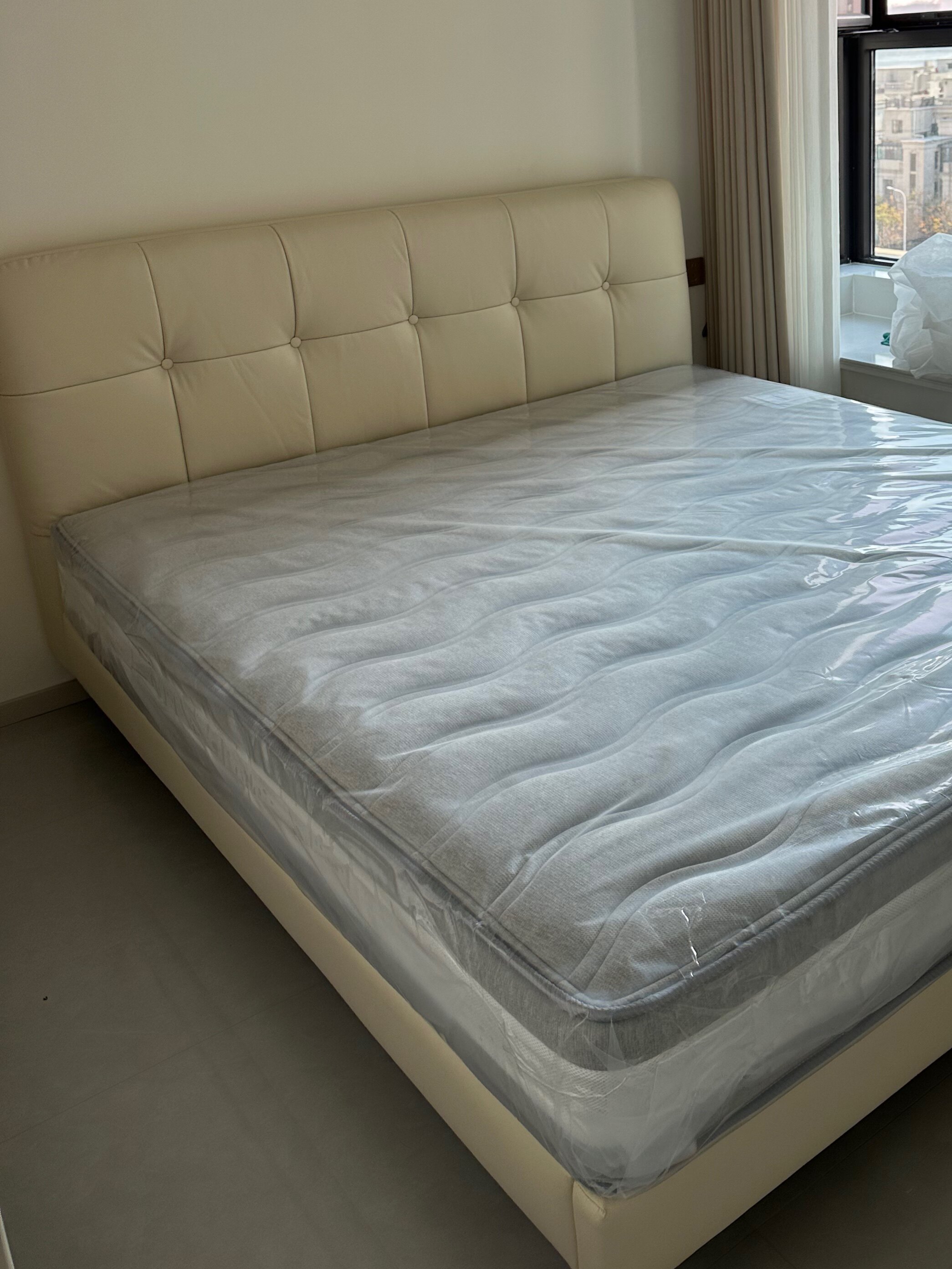 源氏木语真皮床奶油风卧室齐边床小户型家用简约悬浮床白色双人床