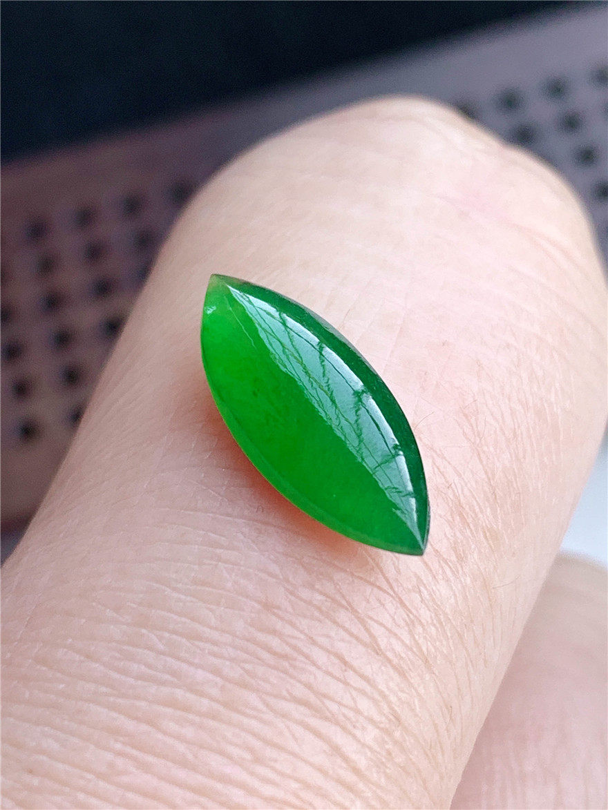 精品拍卖 缅甸翡翠正品a货冰糯种老坑满绿马眼玉戒面 重量0.37g