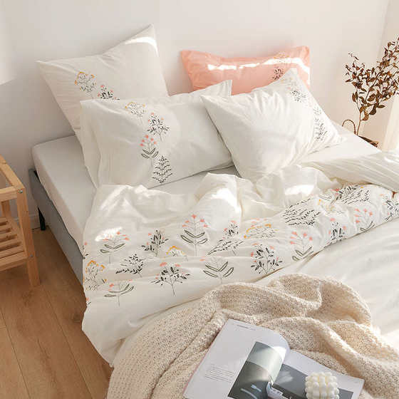 B&B style cotton washing embroidered small floral four-piece set Japanese and Korean four-season double-person fresh and simple bedding set
B&B style cotton washing embroidered small floral four-piece set Japanese and Korean four-season double-person fresh and simple bedding set